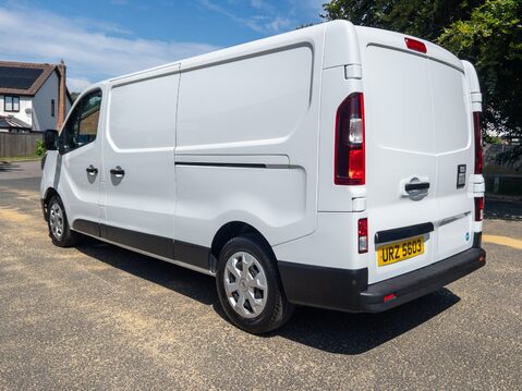 Renault Trucks Uk Trafic dCi 130 3T1 H1 Van Red Edition 3