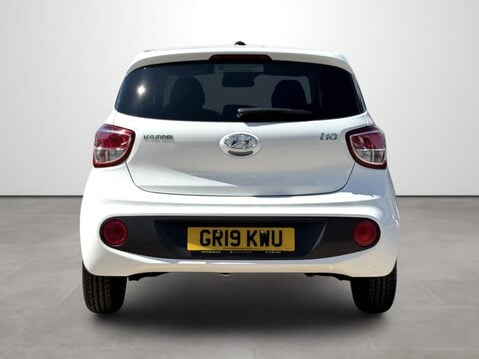 Hyundai i10 1.2 Premium 5dr 9