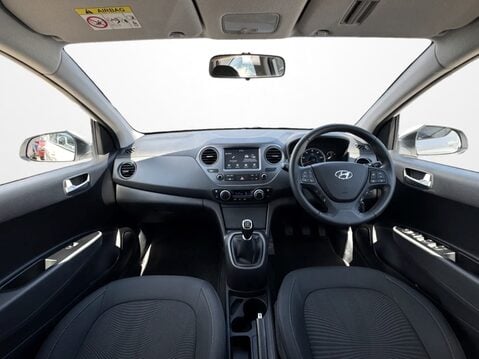 Hyundai i10 1.2 Premium 5dr 17