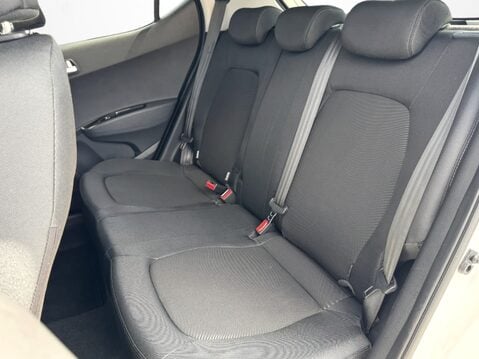 Hyundai i10 1.2 Premium 5dr 33