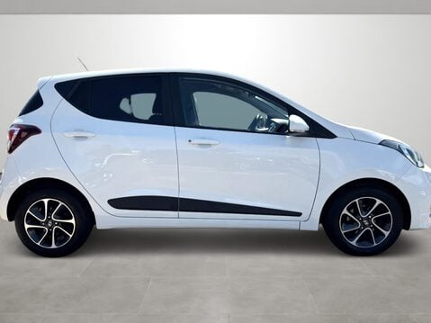 Hyundai i10 1.2 Premium 5dr 11