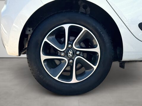 Hyundai i10 1.2 Premium 5dr 12