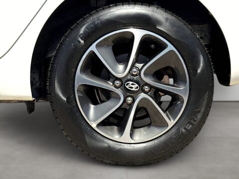 Hyundai i10 1.2 Premium 5dr 15