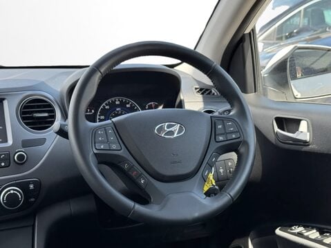 Hyundai i10 1.2 Premium 5dr 18