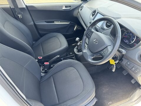 Hyundai i10 1.2 Premium 5dr 19