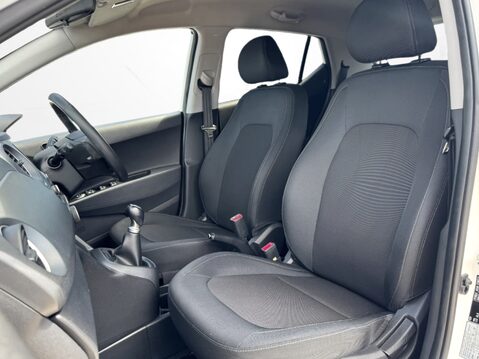 Hyundai i10 1.2 Premium 5dr 21