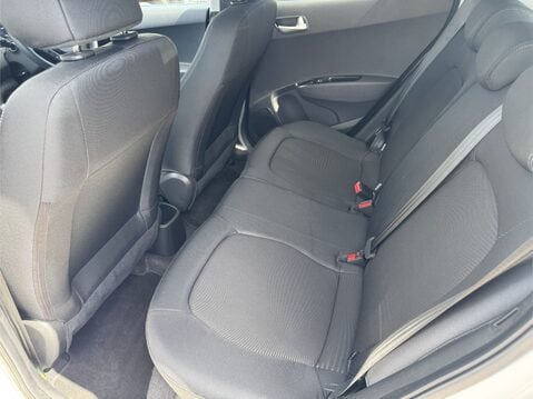 Hyundai i10 1.2 Premium 5dr 31