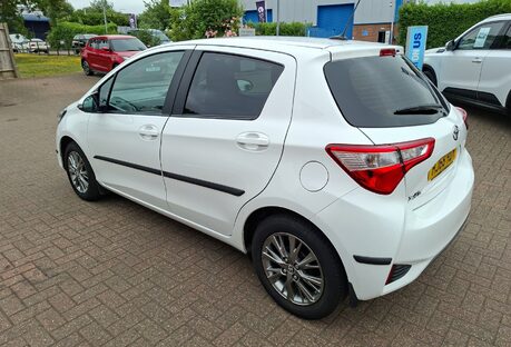Toyota Yaris 1.5 VVT-i Icon 5dr [Nav]