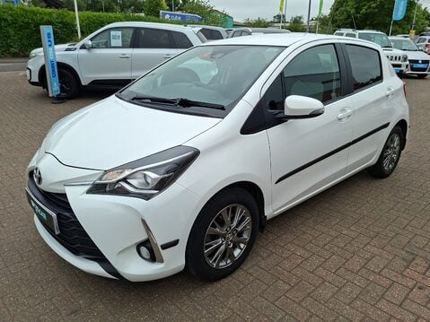 Toyota Yaris 1.5 VVT-i Icon 5dr [Nav] 11