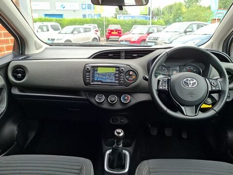 Toyota Yaris 1.5 VVT-i Icon 5dr [Nav] 14
