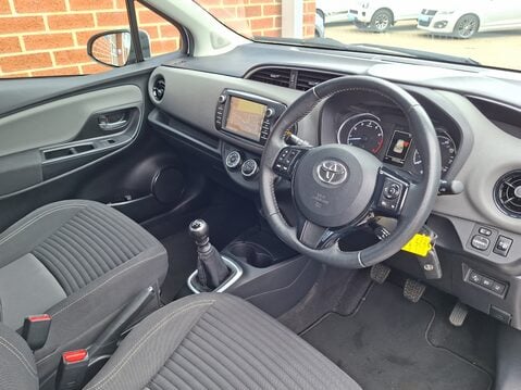 Toyota Yaris 1.5 VVT-i Icon 5dr [Nav] 15
