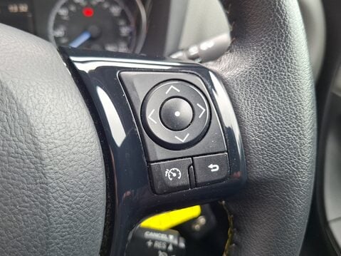 Toyota Yaris 1.5 VVT-i Icon 5dr [Nav] 25
