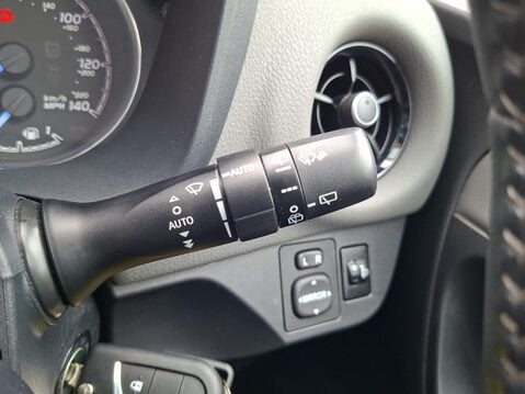 Toyota Yaris 1.5 VVT-i Icon 5dr [Nav] 27