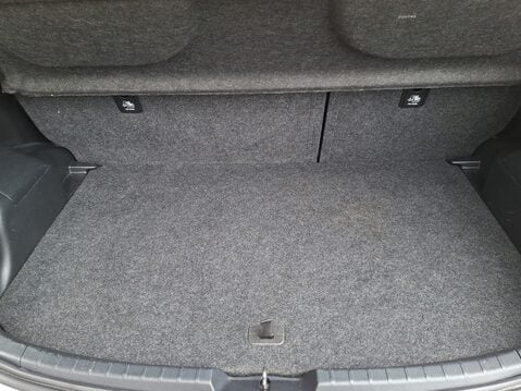 Toyota Yaris 1.5 VVT-i Icon 5dr [Nav] 35