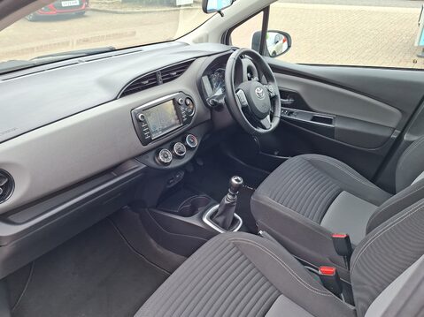 Toyota Yaris 1.5 VVT-i Icon 5dr [Nav] 2