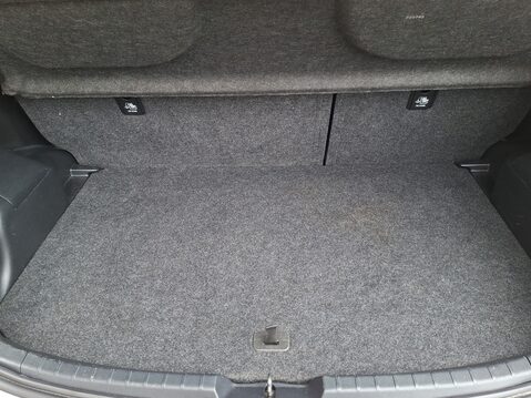 Toyota Yaris 1.5 VVT-i Icon 5dr [Nav] 35
