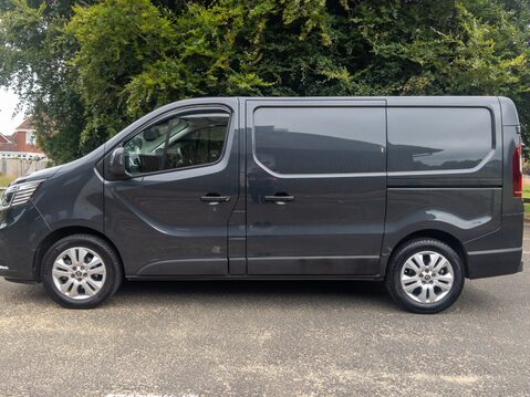 Renault Trafic SL28 Blue dCi 130 Sport Van 10