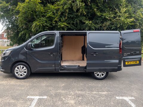 Renault Trafic SL28 Blue dCi 130 Sport Van 14