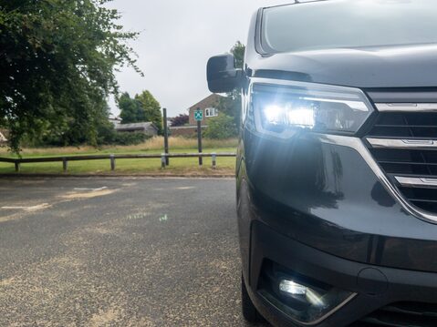 Renault Trafic SL28 Blue dCi 130 Sport Van 15