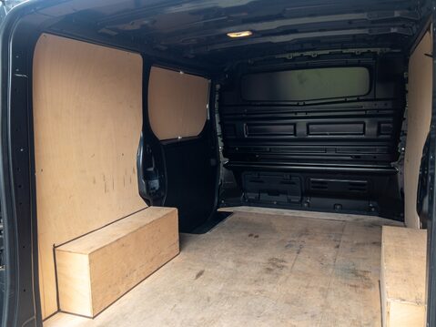 Renault Trafic SL28 Blue dCi 130 Sport Van 21