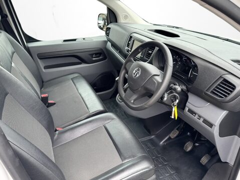 Vauxhall Vivaro 2700 1.5d 120PS Dynamic H1 Van 17