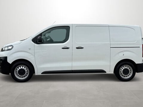 Vauxhall Vivaro 2700 1.5d 120PS Dynamic H1 Van 7