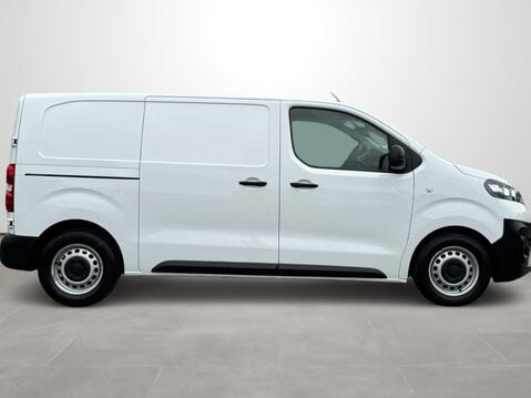 Vauxhall Vivaro 2700 1.5d 120PS Dynamic H1 Van 10
