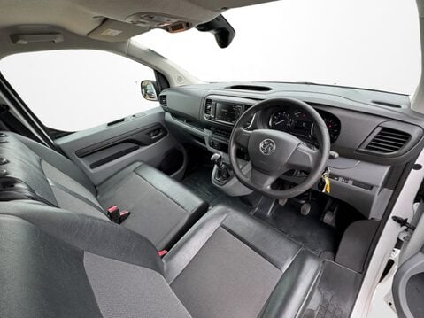 Vauxhall Vivaro 2700 1.5d 120PS Dynamic H1 Van 16