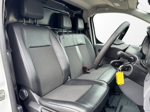 Vauxhall Vivaro 2700 1.5d 120PS Dynamic H1 Van 18