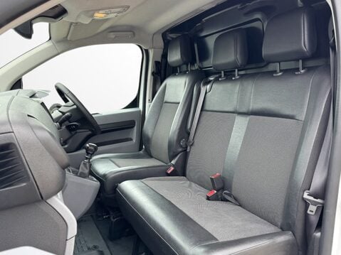 Vauxhall Vivaro 2700 1.5d 120PS Dynamic H1 Van 19