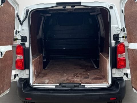 Vauxhall Vivaro 2700 1.5d 120PS Dynamic H1 Van 29
