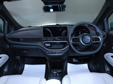 Fiat 500 87kW Giorgio Armani 42kWh 3dr Auto 17