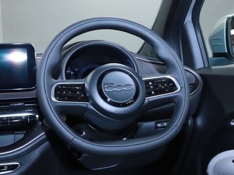 Fiat 500 87kW Giorgio Armani 42kWh 3dr Auto 18