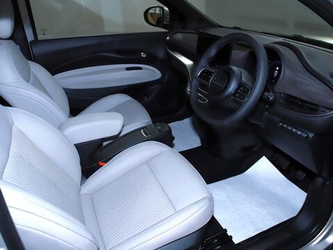 Fiat 500 87kW Giorgio Armani 42kWh 3dr Auto 19