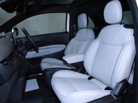 Fiat 500 87kW Giorgio Armani 42kWh 3dr Auto 21