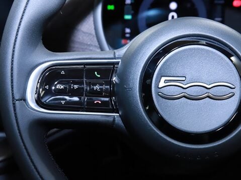 Fiat 500 87kW Giorgio Armani 42kWh 3dr Auto 27