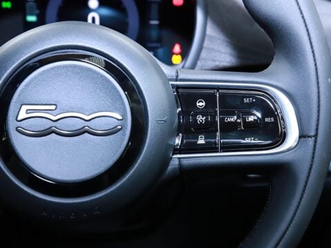 Fiat 500 87kW Giorgio Armani 42kWh 3dr Auto 28