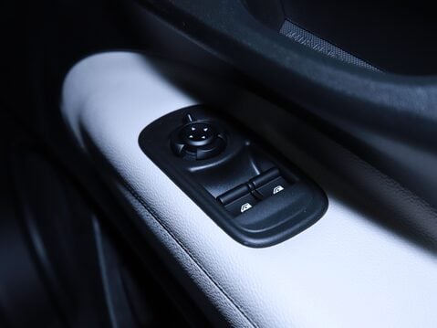 Fiat 500 87kW Giorgio Armani 42kWh 3dr Auto 31