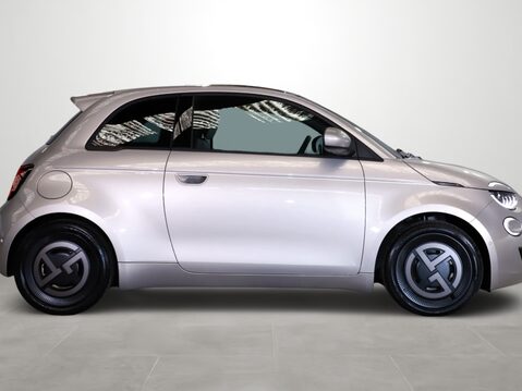 Fiat 500 87kW Giorgio Armani 42kWh 3dr Auto 9