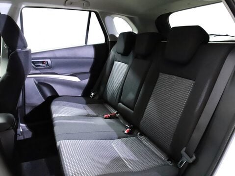 Suzuki S-Cross 1.5 Hybrid Motion 5dr AGS 32