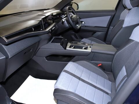 Vauxhall Grandland 1.2 Hybrid [136] Ultimate 5dr e-DCT6 [Fixed Roof] 2