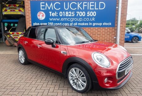 Mini Hatchback 1.5 Cooper 5dr Auto [Chili/Media Pack XL]