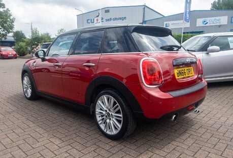 Mini Hatchback 1.5 Cooper 5dr Auto [Chili/Media Pack XL]