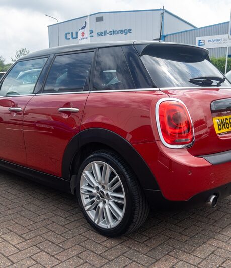 Mini Hatchback 1.5 Cooper 5dr Auto [Chili/Media Pack XL]