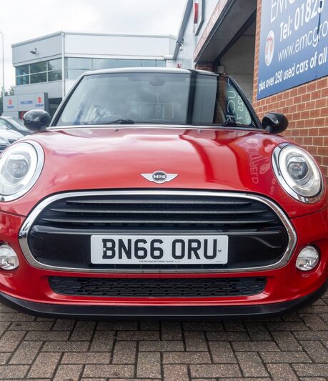 Mini Hatchback 1.5 Cooper 5dr Auto [Chili/Media Pack XL]