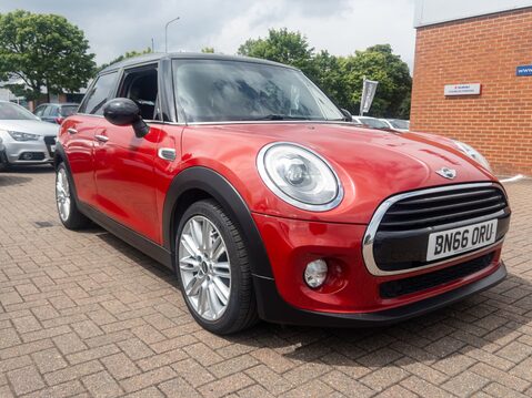 Mini Hatchback 1.5 Cooper 5dr Auto [Chili/Media Pack XL] 12