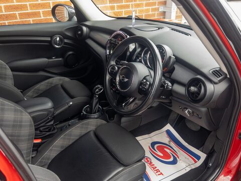 Mini Hatchback 1.5 Cooper 5dr Auto [Chili/Media Pack XL] 18