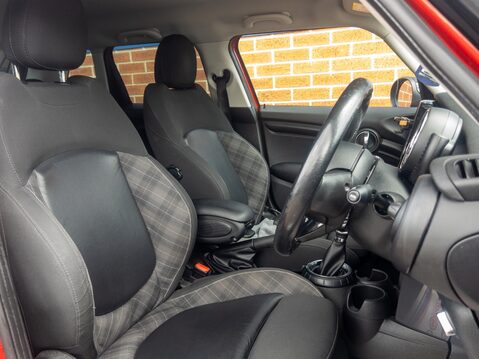 Mini Hatchback 1.5 Cooper 5dr Auto [Chili/Media Pack XL] 19
