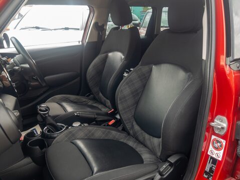 Mini Hatchback 1.5 Cooper 5dr Auto [Chili/Media Pack XL] 20