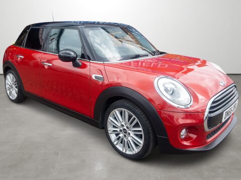 Mini Hatchback 1.5 Cooper 5dr Auto [Chili/Media Pack XL] 1